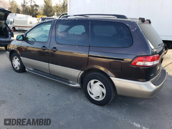 2002 Toyota Sienna LE with VIN 4T3ZF13CX2U457768, listed as a Copart auction lot 84763284 with 195,268 mi miles and Salvage Title. Bid and sale history available at DreamBid. Image 2.