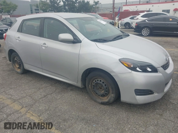 2009 Toyota Matrix with VIN 2T1KU40E49C130897, listed as a IAAI auction lot 42164096 with 140,273 mi miles. Bid and sale history available at carsss.com. Image 1.