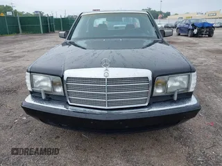 1990 Mercedes-Benz 560 with VIN WDBCA39E4LA534349, listed as a IAAI auction lot 42201056 with 211,470 mi miles and . Bid and sale history available at DreamBid. Image 6.
