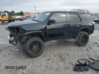 2014 Toyota 4Runner SR5 with VIN JTEZU5JR6E5068167, listed as a Copart auction lot 50690975 with 199,620 mi miles and Salvage title. Bid and sale history available at DreamBid. Image 1.
