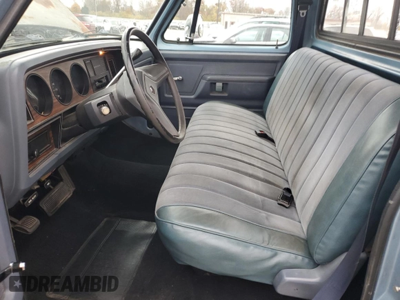 1988 Dodge D/W 100 z VIN 1B7FD04X1JS635451, wystawiony jako Copart lot #77610474 z przebiegiem 74 691 mil mil oraz Nie do naprawy • Non repairable. Historia ofert i sprzedaży dostępna na DreamBid. Obrazek 7.
