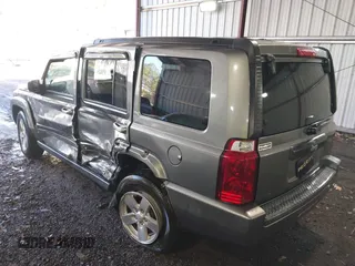 2008 Jeep Commander Sport z VIN 1J8HH48K08C167681, wystawiony jako IAAI lot #41822546 z przebiegiem 155 572 mil mil oraz . Historia ofert i sprzedaży dostępna na DreamBid. Obrazek 3.