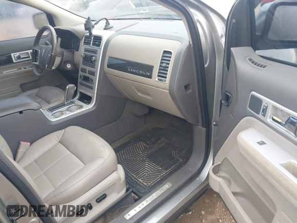 2008 Lincoln MKX with VIN 2LMDU68C78BJ20315, listed as a IAAI auction lot 41605710 with 199,903 mi miles. Bid and sale history available at carsss.com. Image 5.
