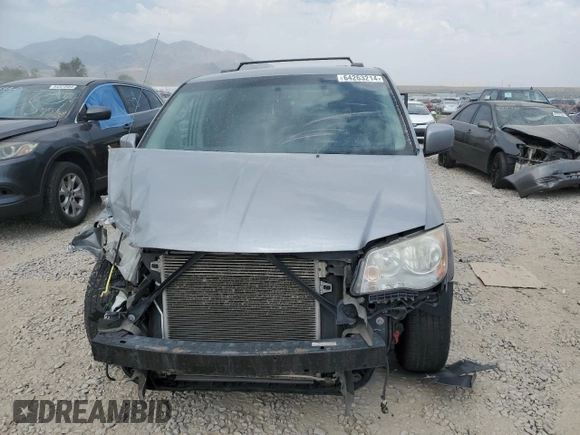 2014 Chrysler Town & Country Touring with VIN 2C4RC1BGXER395493, listed as a Copart auction lot 64263214 with 142,844 mi miles and Salvage Title. Bid and sale history available at DreamBid. Image 5.