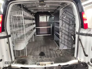 2012 Chevrolet Express Cargo z VIN 1GCSGAFXXC1137699, wystawiony jako IAAI lot #42534166 z przebiegiem 249 234 mil mil oraz . Historia ofert i sprzedaży dostępna na DreamBid. Obrazek 25.