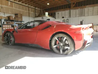 2021 Ferrari SF90 z VIN ZFF95NLA8M0263161, wystawiony jako Copart lot #44430285 z przebiegiem 6090 mil mil oraz Tytuł czysty. Historia ofert i sprzedaży dostępna na DreamBid. Obrazek 2.