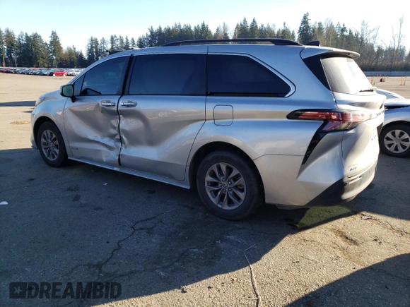 2021 Toyota Sienna XLE with VIN 5TDYSKFC1MS017712, listed as a Copart auction lot 42992415 with 47,600 mi miles and Salvage Title. Bid and sale history available at carsss.com. Image 2.