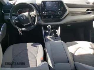 2022 Toyota Highlander LE z VIN 5TDZZRAH4NS553356, wystawiony jako Copart lot #45994865 z przebiegiem 32 790 mil mil oraz Szkoda całkowita • Salvage title. Historia ofert i sprzedaży dostępna na DreamBid. Obrazek 8.