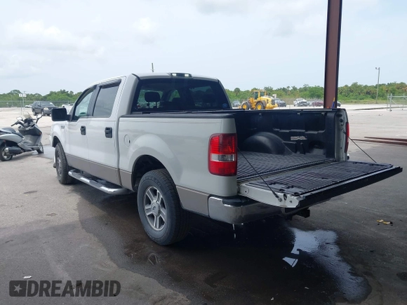 2006 Ford F-150 XLT z VIN 1FTPW12V26FB79241, wystawiony jako IAAI lot #42401332 z przebiegiem 117 340 mil mil oraz . Historia ofert i sprzedaży dostępna na DreamBid. Obrazek 3.