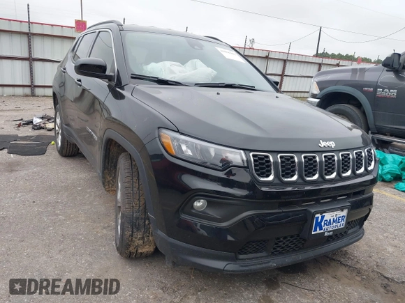 2025 Jeep Compass Latitude with VIN 3C4NJDBN1ST518028, listed as a IAAI auction lot 41096283 with 1,402 mi miles and . Bid and sale history available at DreamBid. Image 1.
