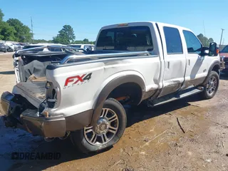 2015 Ford F-250 Lariat z VIN 1FT7W2BT9FEC69657, wystawiony jako IAAI lot #42213915 z przebiegiem 148 839 mil mil oraz . Historia ofert i sprzedaży dostępna na DreamBid. Obrazek 4.