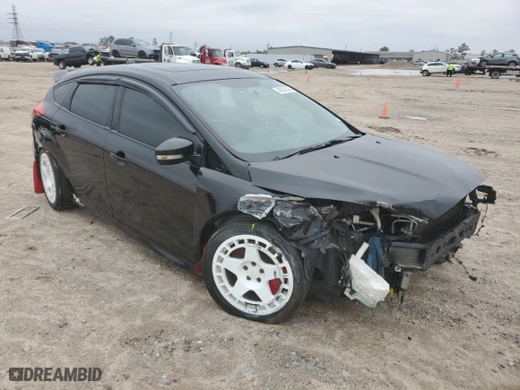 2015 Ford Focus ST with VIN 1FADP3L97FL240331, listed as a Copart auction lot 46222405 with 107,990 mi miles and Salvage Title. Bid and sale history available at carsss.com. Image 4.