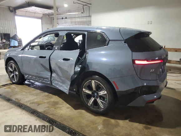 2024 BMW iX xDrive50 z VIN WB523CF0XRCP21815, wystawiony jako Copart lot #51520885 z przebiegiem 6 664 mil mil oraz Szkoda całkowita • Salvage title. Historia ofert i sprzedaży dostępna na DreamBid. Obrazek 2.