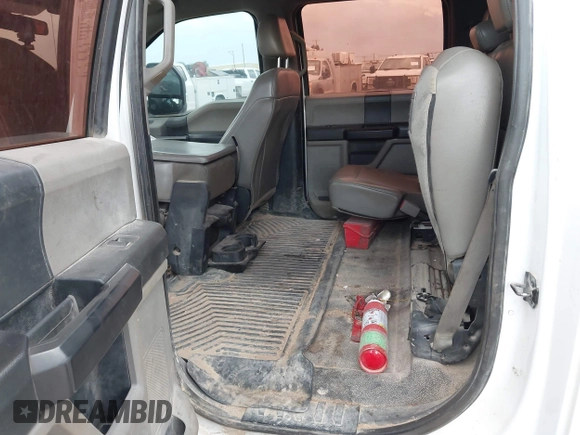 2017 Ford F-350 XL z VIN 1FT7W3AT5HED28231, wystawiony jako IAAI lot #42365678 z przebiegiem Nie podano mil oraz . Historia ofert i sprzedaży dostępna na DreamBid. Obrazek 8.