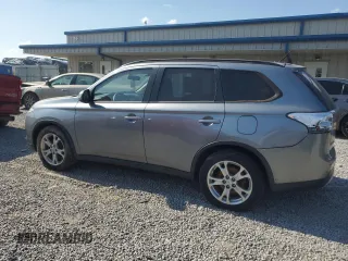 2015 Mitsubishi Outlander SE with VIN JA4AZ3A32FZ008250, listed as a Copart auction lot 62497555 with Not provided miles and Salvage title. Bid and sale history available at DreamBid. Image 2.