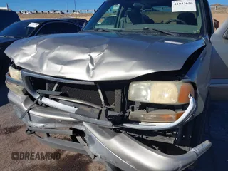 2000 GMC New Sierra 1500 SL with VIN 2GTEC19V6Y1136571, listed as a IAAI auction lot 41043650 with 206,367 mi miles. Bid and sale history available at carsss.com. Image 6.