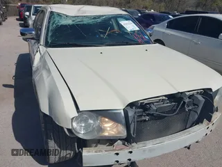 2005 Chrysler 300 with VIN 2C3JA63H55H575644, listed as a IAAI auction lot 41832290 with 184,108 mi miles. Bid and sale history available at carsss.com. Image 6.