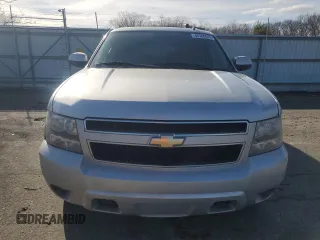 2011 Chevrolet Suburban z VIN 1GNSKHE39BR266160, wystawiony jako Copart lot #46368555 z przebiegiem 230 458 mil mil oraz Czysty tytuł • Clean title. Historia ofert i sprzedaży dostępna na DreamBid. Obrazek 5.
