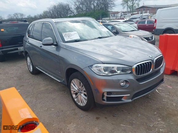 2016 BMW X5 xDrive35i with VIN 5UXKR0C53G0P19015, listed as a IAAI auction lot 41930862 with 150,762 mi miles. Bid and sale history available at carsss.com. Image 1.