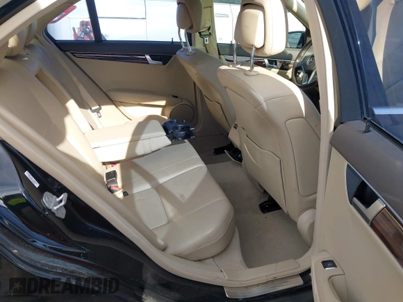 2012 Mercedes-Benz C 300 Sport с VIN WDDGF8BB0CR194061, выставлен на аукционе IAAI как лот 42309322 с пробегом 100 508 миль миль и . История ставок и продаж доступна на DreamBid. Изображение 8.