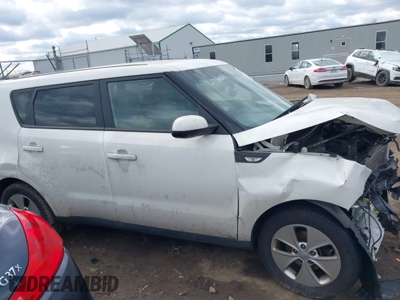 2014 Kia Soul with VIN KNDJN2A27E7010962, listed as a IAAI auction lot 42024098 with 97,370 mi miles. Bid and sale history available at carsss.com. Image 14.