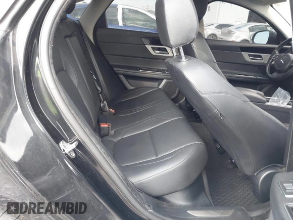 2017 Jaguar XF 35t Premium with VIN SAJBJ4BV4HCY35231, listed as a IAAI auction lot 41422811 with 92,484 mi miles. Bid and sale history available at carsss.com. Image 8.