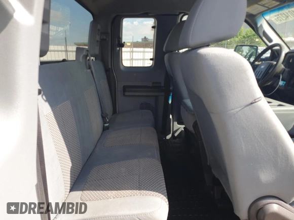 2011 Ford F-250 XL z VIN 1FT7X2BTXBEC55936, wystawiony jako Copart lot #61014275 z przebiegiem 199 882 mil mil oraz Czysty tytuł • Clean title. Historia ofert i sprzedaży dostępna na DreamBid. Obrazek 10.