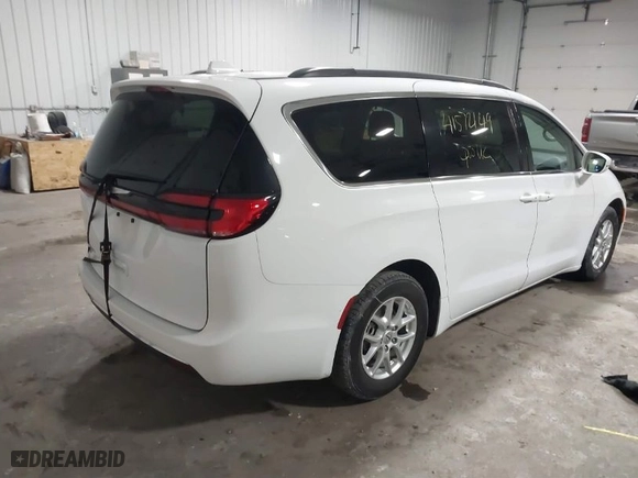 2022 Chrysler Pacifica Touring L with VIN 2C4RC1BG3NR178111, listed as a IAAI auction lot 41572149 with 54,919 mi miles. Bid and sale history available at carsss.com. Image 4.