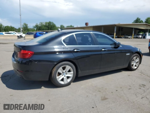 2013 BMW 5 Series 528i xDrive z VIN WBAXH5C54DDW15724, wystawiony jako Copart lot #64254645 z przebiegiem 91 958 mil mil oraz Czysty tytuł • Clean title. Historia ofert i sprzedaży dostępna na DreamBid. Obrazek 3.
