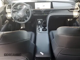 2025 Toyota Crown XLE z VIN JTDACAAJ5S3013692, wystawiony jako Copart lot #52054165 z przebiegiem 8 591 mil mil oraz Szkoda całkowita • Salvage title. Historia ofert i sprzedaży dostępna na DreamBid. Obrazek 8.