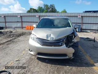 2017 Toyota Sienna XLE Auto Access Seat z VIN 5TDYZ3DC4HS837017, wystawiony jako IAAI lot #42237044 z przebiegiem 91 041 mil mil oraz . Historia ofert i sprzedaży dostępna na DreamBid. Obrazek 11.