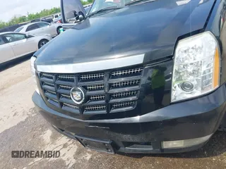 2010 Cadillac Escalade Luxury z VIN 1GYUCBEF1AR253353, wystawiony jako IAAI lot #42121803 z przebiegiem 210 321 mil mil oraz . Historia ofert i sprzedaży dostępna na DreamBid. Obrazek 12.