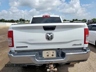 2024 Ram 2500 Big Horn z VIN 3C6UR5DL2RG105664, wystawiony jako Copart lot #60830915 z przebiegiem 53 811 mil mil oraz Szkoda całkowita • Salvage title. Historia ofert i sprzedaży dostępna na DreamBid. Obrazek 6.