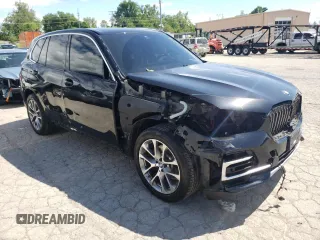2020 BMW X5 xDrive40i with VIN 5UXCR6C00LLL65426, listed as a Copart auction lot 53951324 with 61,471 mi miles and Salvage Title. Bid and sale history available at carsss.com. Image 4.