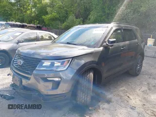 2018 Ford Explorer Sport z VIN 1FM5K8GT9JGC59377, wystawiony jako IAAI lot #42233498 z przebiegiem 103 479 mil mil oraz . Historia ofert i sprzedaży dostępna na DreamBid. Obrazek 2.