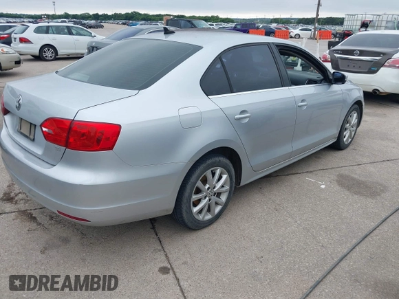 2014 Volkswagen Jetta SE with VIN 3VWD07AJ0EM239714, listed as a IAAI auction lot 42428082 with 124,221 mi miles and . Bid and sale history available at DreamBid. Image 4.