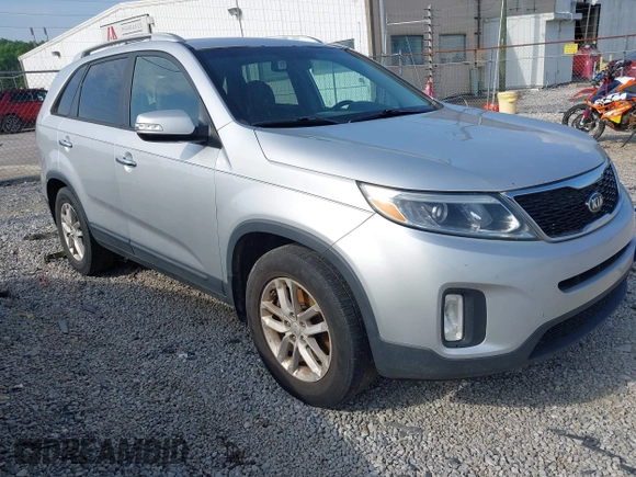 2014 Kia Sorento LX z VIN 5XYKT3A66EG550034, wystawiony jako IAAI lot #42166131 z przebiegiem 226 066 mil mil oraz . Historia ofert i sprzedaży dostępna na DreamBid. Obrazek 1.