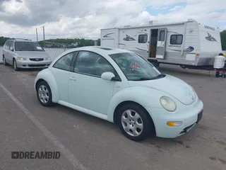 2002 Volkswagen Beetle GLS z VIN 3VWCB21C02M455116, wystawiony jako IAAI lot #42164600 z przebiegiem 227 454 mil mil oraz . Historia ofert i sprzedaży dostępna na DreamBid. Obrazek 1.