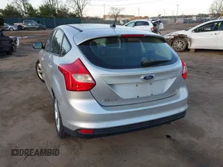 2013 Ford Focus SE with VIN 1FADP3K26DL350210, listed as a IAAI auction lot 41822980 with 124,569 mi miles and . Bid and sale history available at carsss.com. Image 3.