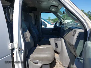 2009 Ford E-Series Commercial z VIN 1FTNS14W39DA42608, wystawiony jako IAAI lot #42325647 z przebiegiem 213 516 mil mil oraz . Historia ofert i sprzedaży dostępna na DreamBid. Obrazek 5.