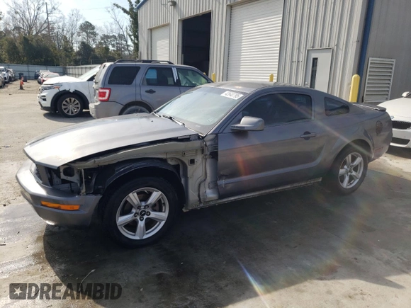2007 Ford Mustang Deluxe with VIN 1ZVFT80N875296360, listed as a Copart auction lot 42640795 with 245,254 mi miles and Salvage Title. Bid and sale history available at carsss.com. Image 1.