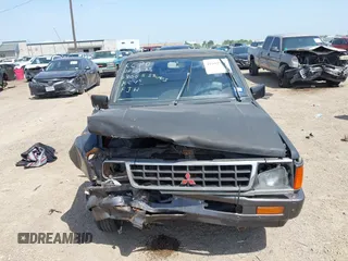 1992 Mitsubishi Mighty Max z VIN JA7FL24W9NP021503, wystawiony jako IAAI lot #41942559 z przebiegiem 162 088 mil mil oraz . Historia ofert i sprzedaży dostępna na DreamBid. Obrazek 12.