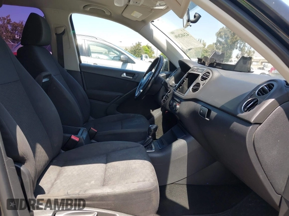 2013 Volkswagen Tiguan SE with VIN WVGAV7AXXDW542019, listed as a IAAI auction lot 42482696 with 193,383 mi miles and . Bid and sale history available at DreamBid. Image 5.