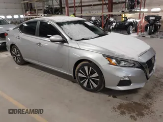 2022 Nissan Altima SV with VIN 1N4BL4DV2NN353921, listed as a IAAI auction lot 41821341 with 37,905 mi miles and . Bid and sale history available at carsss.com. Image 1.
