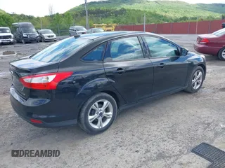 2013 Ford Focus SE z VIN 1FADP3F21DL370052, wystawiony jako IAAI lot #42208904 z przebiegiem 186 279 mil mil oraz . Historia ofert i sprzedaży dostępna na DreamBid. Obrazek 4.