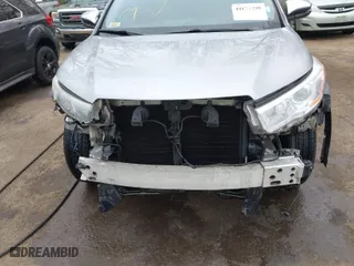 2016 Toyota Highlander LE with VIN 5TDBKRFH5GS293356, listed as a IAAI auction lot 41672399 with 102,891 mi miles. Bid and sale history available at carsss.com. Image 6.