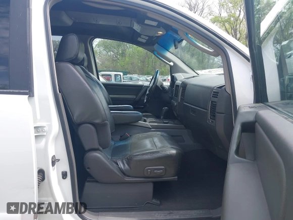 2005 Nissan Titan LE with VIN 1N6AA07BX5N525048, listed as a IAAI auction lot 41984150 with 242,321 mi miles. Bid and sale history available at carsss.com. Image 5.