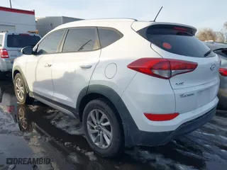2017 Hyundai Tucson SE Plus with VIN KM8J33A44HU352769, listed as a IAAI auction lot 41106280 with 117,809 mi miles. Bid and sale history available at carsss.com. Image 3.