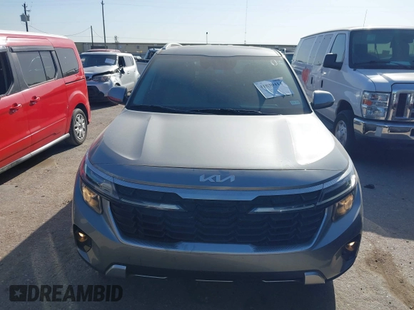 2024 Kia Seltos EX z VIN KNDERCAA3R7603839, wystawiony jako IAAI lot #41830414 z przebiegiem 19 414 mil mil oraz . Historia ofert i sprzedaży dostępna na DreamBid. Obrazek 12.