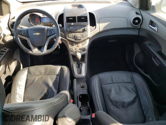2012 Chevrolet Sonic LTZ z VIN 1G1JE6SH4C4101608, wystawiony jako Copart lot #53111725 z przebiegiem 203 012 mil mil oraz Szkoda całkowita • Salvage title. Historia ofert i sprzedaży dostępna na DreamBid. Obrazek 8.